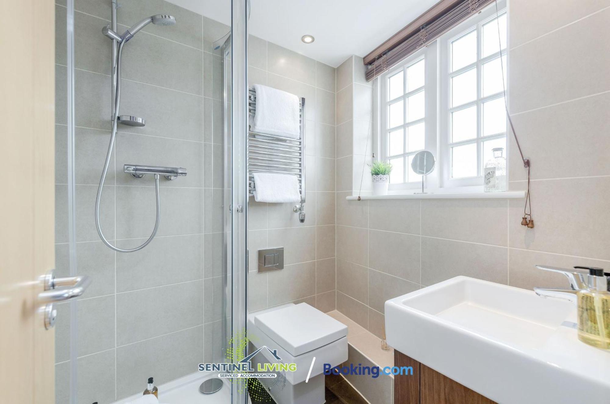 Windsor Flat 2 Bed By Sentinel Living With Free Wifi And Parking Apartment ภายนอก รูปภาพ